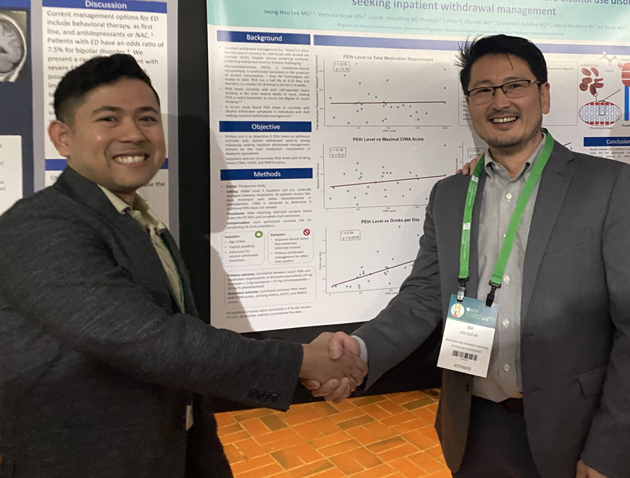 Overall poster award winner Joji Suzuki, MD (right), with Omar Muñoz, MD, a member of the Oral Papers & Posters Subcommittee.